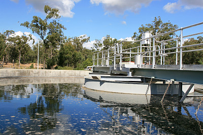 水处理厂的澄清池