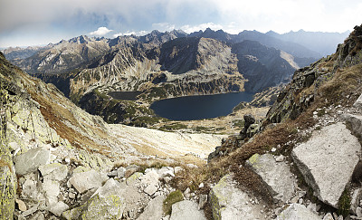 Tatra。波兰五池塘谷。