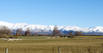 乡村景色，遥远的南阿尔卑斯山，坎特伯雷，新西兰