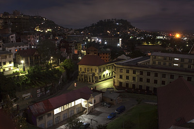 马达加斯加塔那那利佛市中心建筑的夜光