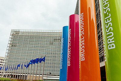 欧盟总部Berlaymont欧盟委员会大楼附近的欧盟旗帜