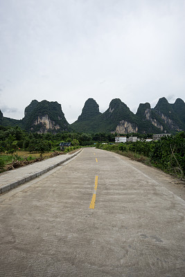 漓江附近的路