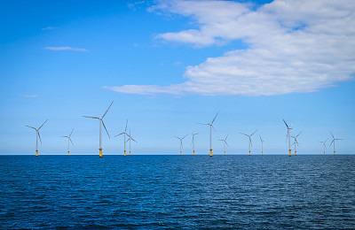 风电场中的海上风力涡轮机