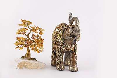 大象与琥珀树