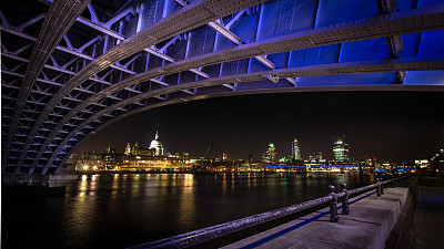 从黑衣修士桥看伦敦的夜景