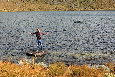 徒步旅行者很高兴来到达奇拉州的格兰德泻湖