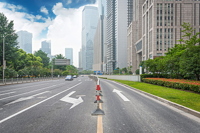 中国上海陆家嘴的世纪大道街景。