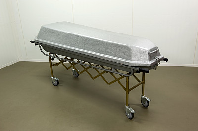 棺材在停尸房