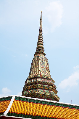 卧佛寺的宝塔和屋顶