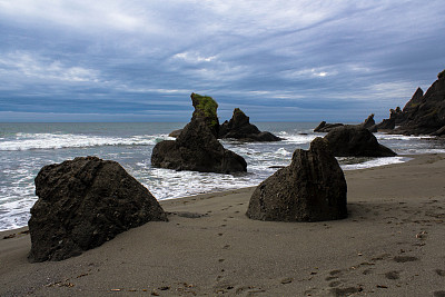 石狮海滩上的岩石
