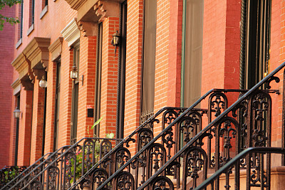 褐石屋，西村公寓，纽约市的栏杆