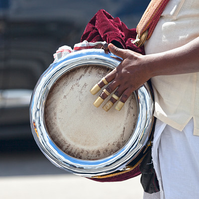 手鼓演奏的音乐家