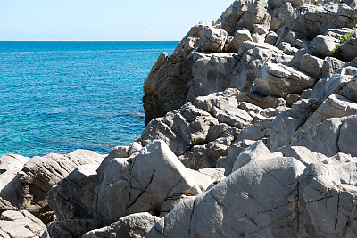 岩石和海