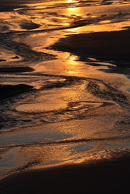 英国泽西岛海滩溢水