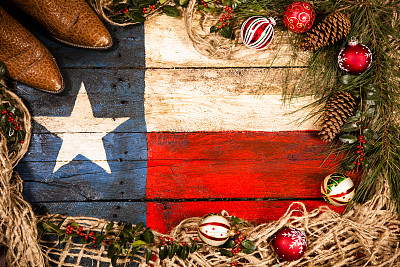德州国旗,木制的。圣诞装饰品，松果，装饰品，牛仔靴。