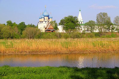 克里姆林宫和基督诞生大教堂乡村景观-苏兹达尔，俄罗斯
