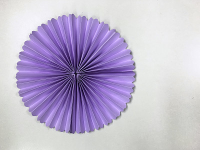 紫色圆形折叠纸