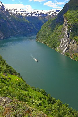 Geiranger峡湾，游船，七姐妹瀑布-挪威，斯堪的纳维亚