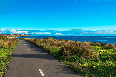 沿着南澳大利亚海岸和海滩的自行车道