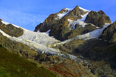 阿尔卑斯山景，勃朗峰冰川岩面拂晓