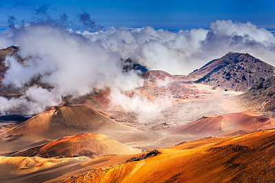 哈雷卡拉火山口