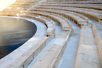 弯曲的石头Seating-Amphitheatre