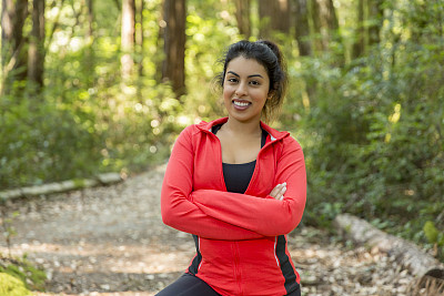 一个健康的女性跑步者的肖像