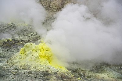 日本北海道井山硫磺山的火山口