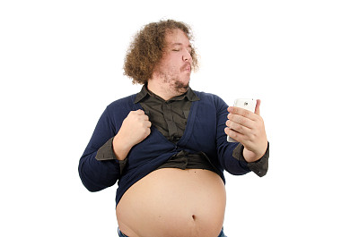 Selfies。拿着电话的蠢胖子。