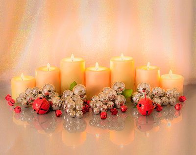 圣诞钟声和蜡烛的装饰(P)