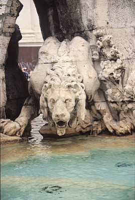 意大利罗马纳沃纳广场的四河喷泉。