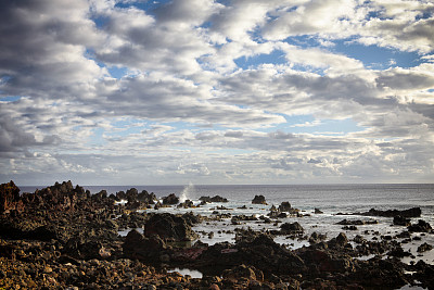 智利复活节岛的火山海岸线