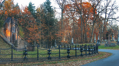 华丽的门，坟墓，历史性的奥克伍德公墓，秋天，日落，特洛伊，纽约