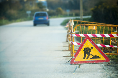 前方道路施工。