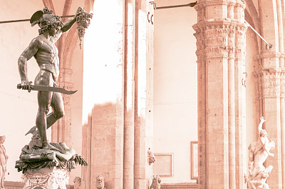 珀尔修斯雕像与美杜莎的头在佛罗伦萨