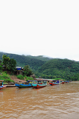 慢船停泊-南瓯河码头。孟Khua-Phongsali province-Laos。3817