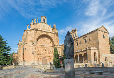西班牙萨拉曼卡的拉斯杜埃纳斯修道院