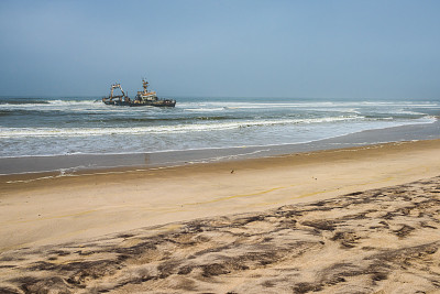 纳米比亚骷髅海岸海滩上的海难