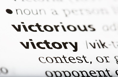胜利一词和定义印在英文字典上