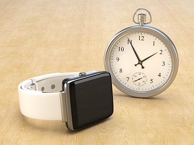 现代智能手表与古董手表的对比