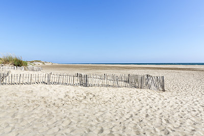 法国南部卡马尔格区L'espiguette海滩上的沙丘景观