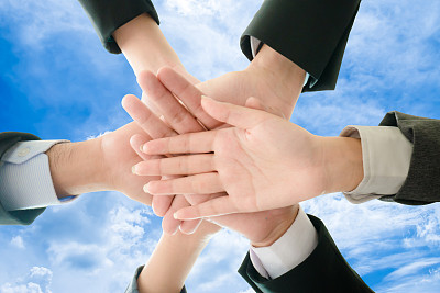 团队合作二次曝光的商务上的握手和现代城市景观合作团结握手企业团结