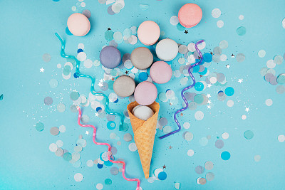 背景,多色的,组物体,彩色蜡笔,在上面,冰淇淋,蛋白杏仁饼,奶油色,柔和色,五彩纸屑