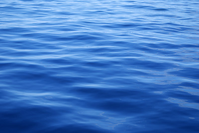 美丽的蓝色的水