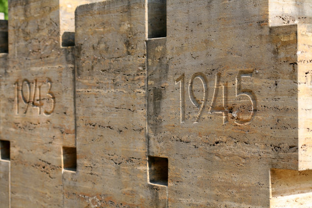 1942