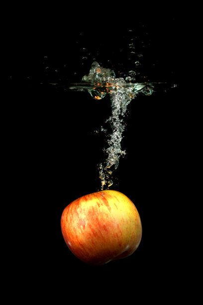 苹果入水