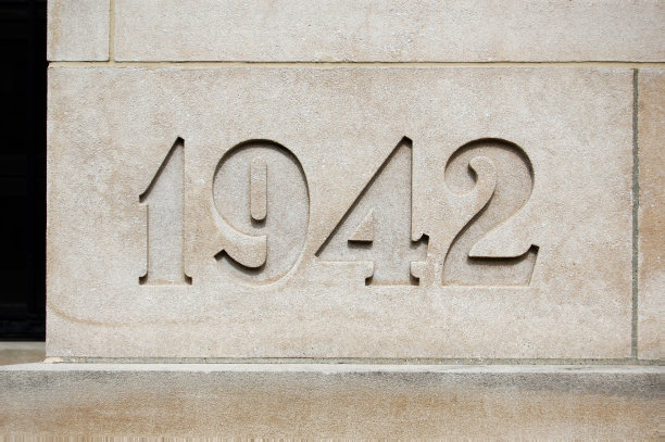 1942