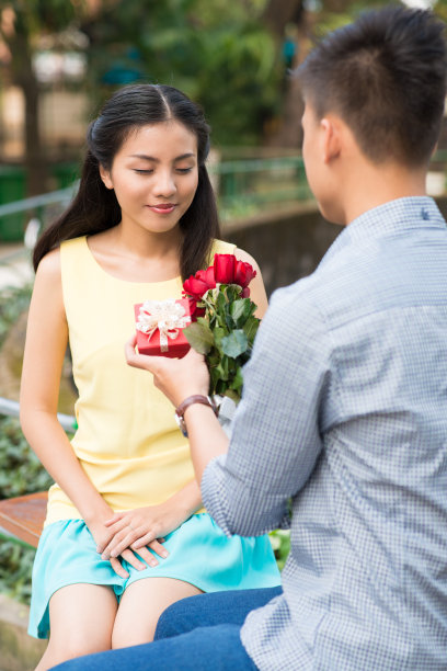 男朋友送花给女朋友