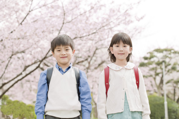 我们开学啦男孩女孩