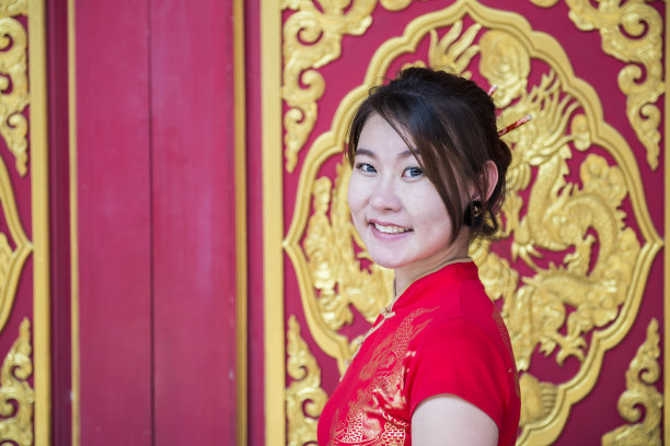 传统节日东方女性服饰